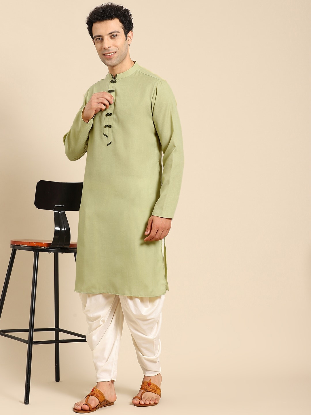 

Amodh by Kisah Men Green Kurta with Patiala