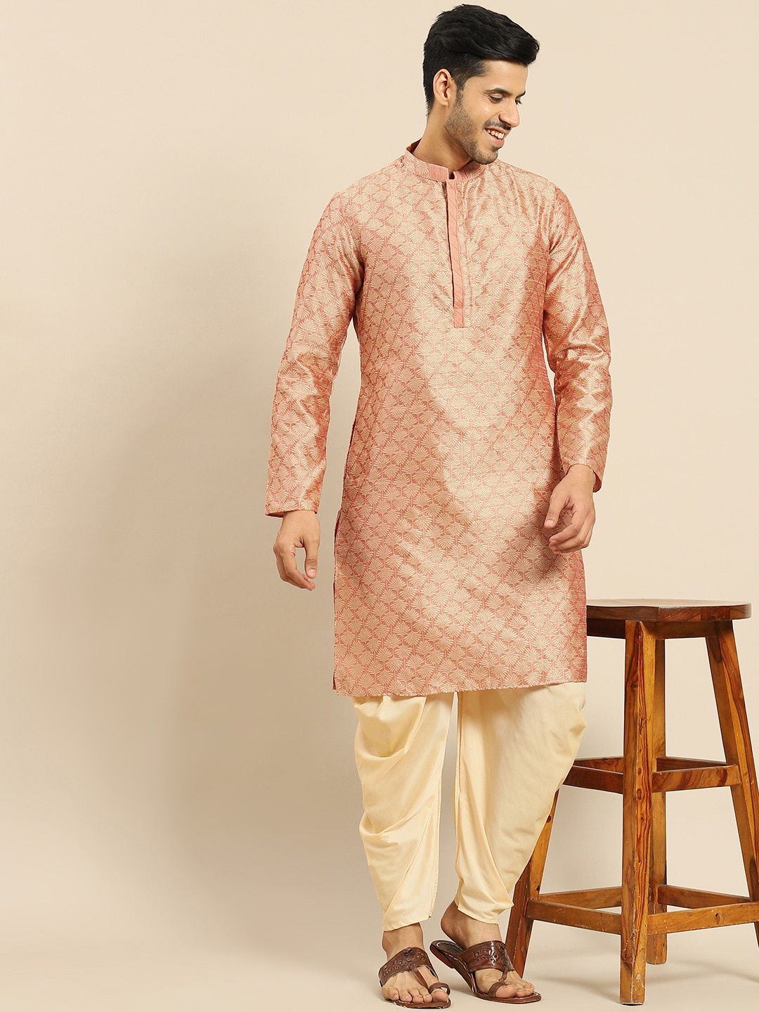 

Amodh by Kisah Men Kurta With Dhoti Pants, Peach