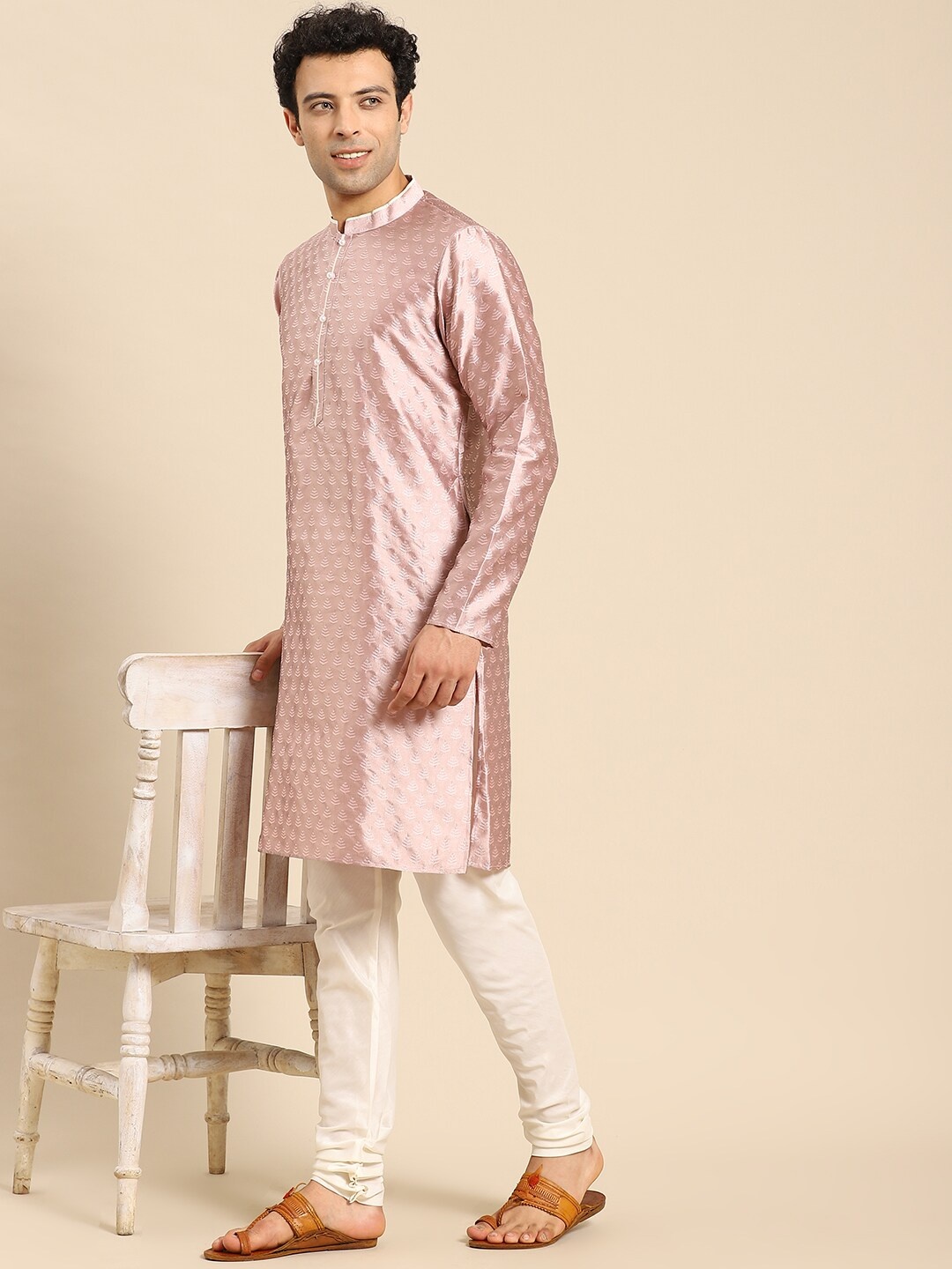 

Amodh by Kisah Men Mauve Ethnic Motifs Kurta with Churidar