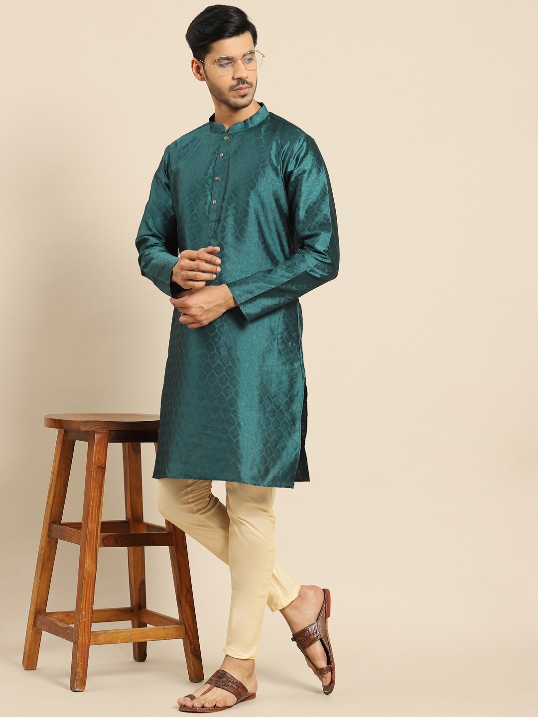 

Amodh by Kisah Men Green Design Motifs Kurta with Trousers