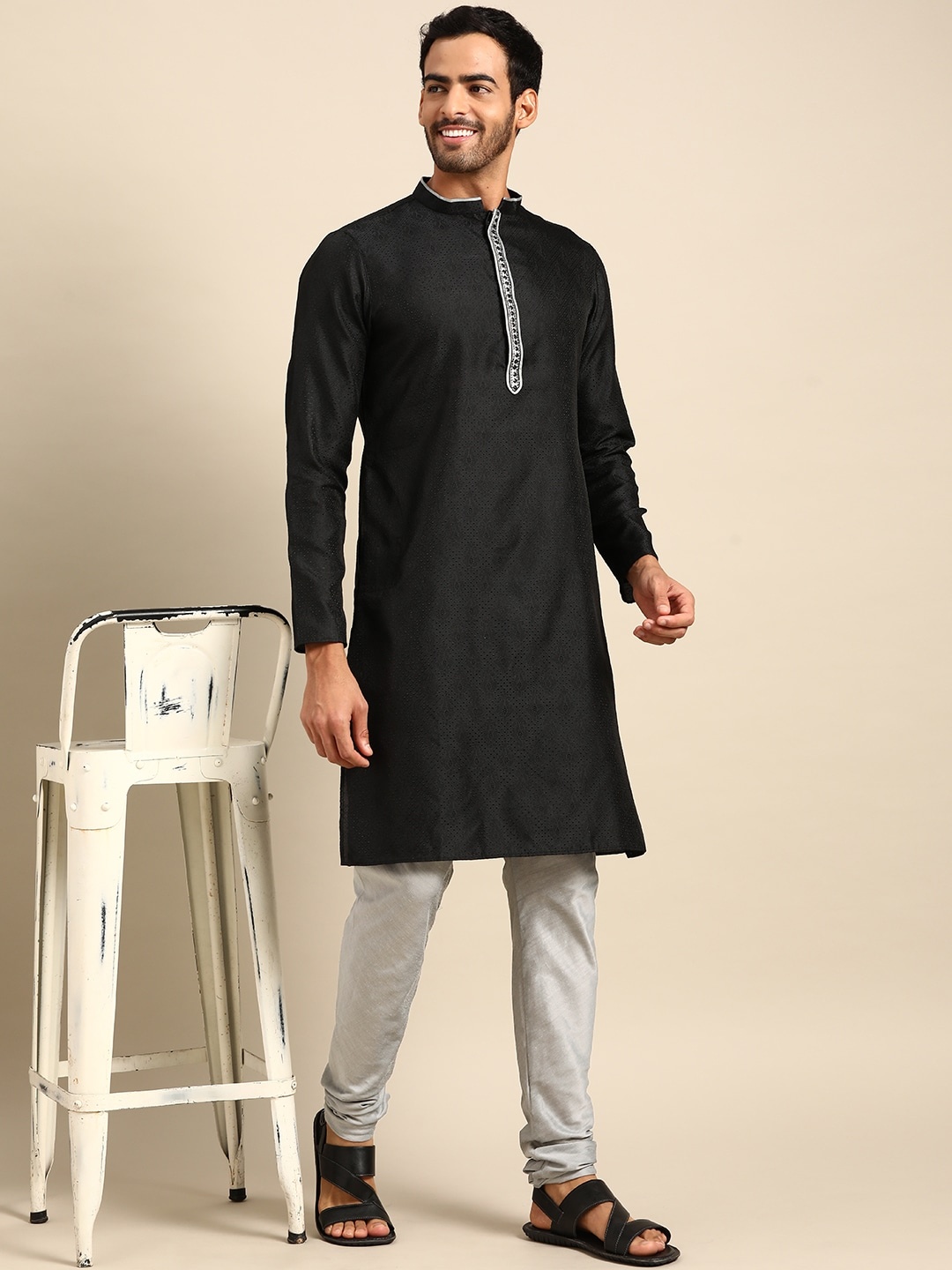 

Amodh by Kisah Men Black Ethnic Motifs Kurta with Churidar