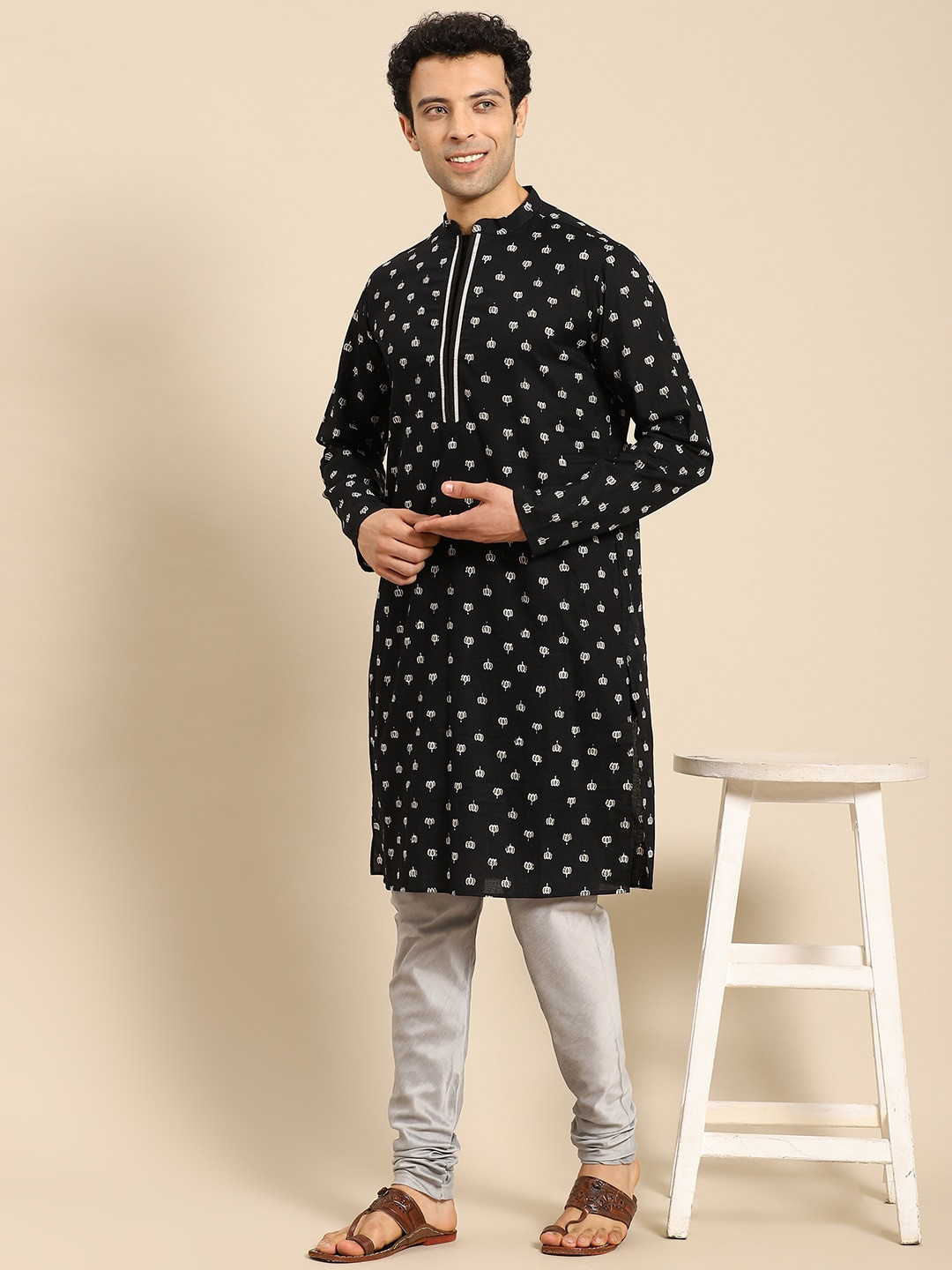 

Amodh by Kisah Men Black Printed Kurta with Churidar
