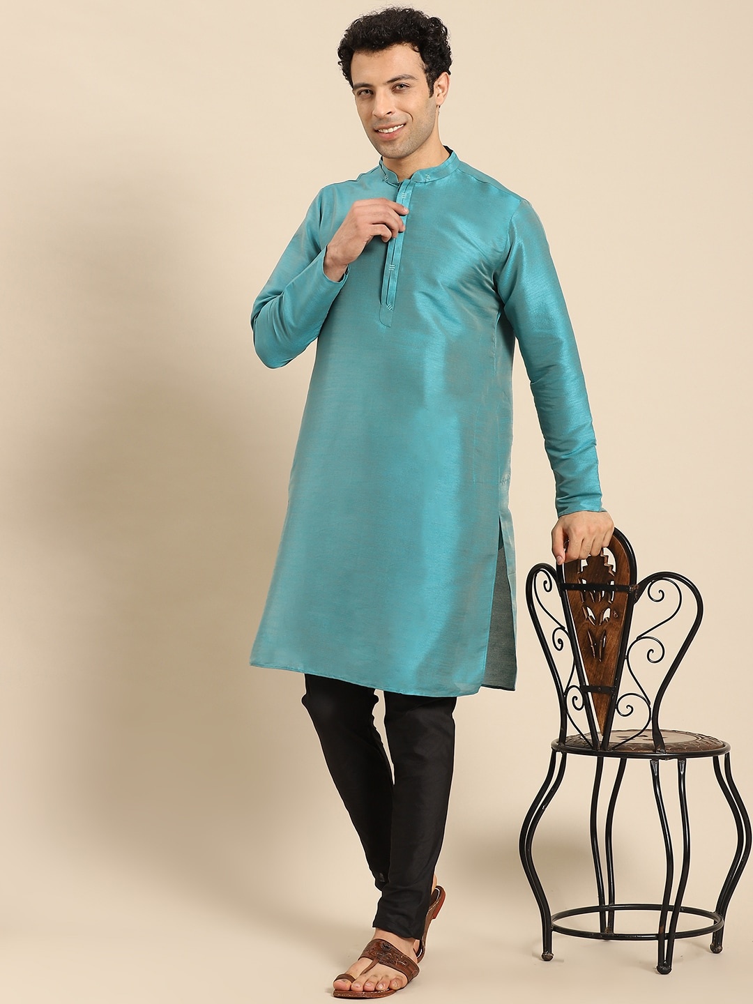 

Amodh by Kisah Men Teal Blue Kurta with Trousers