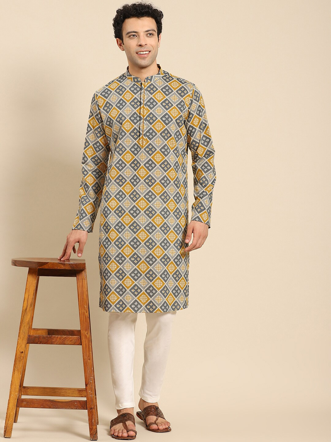 

Amodh by Kisah Men Navy Blue & Mustard Yellow Printed Kurta with Trousers