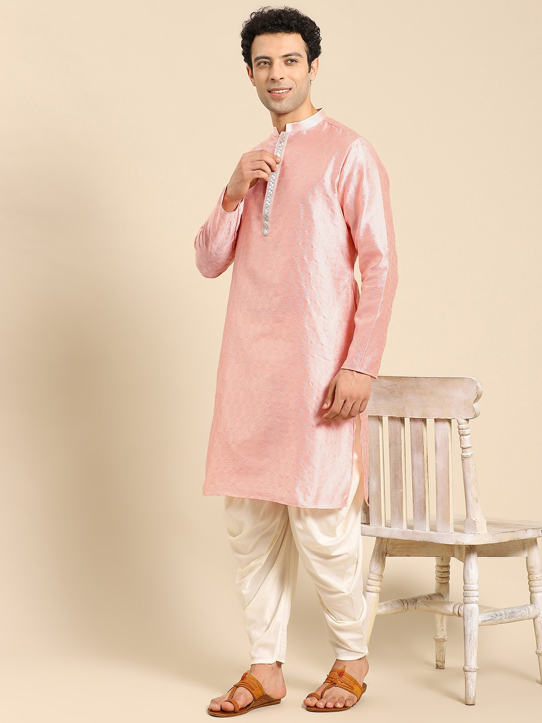 

Amodh by Kisah Men Pink Ethnic Motifs Kurta with Patiala
