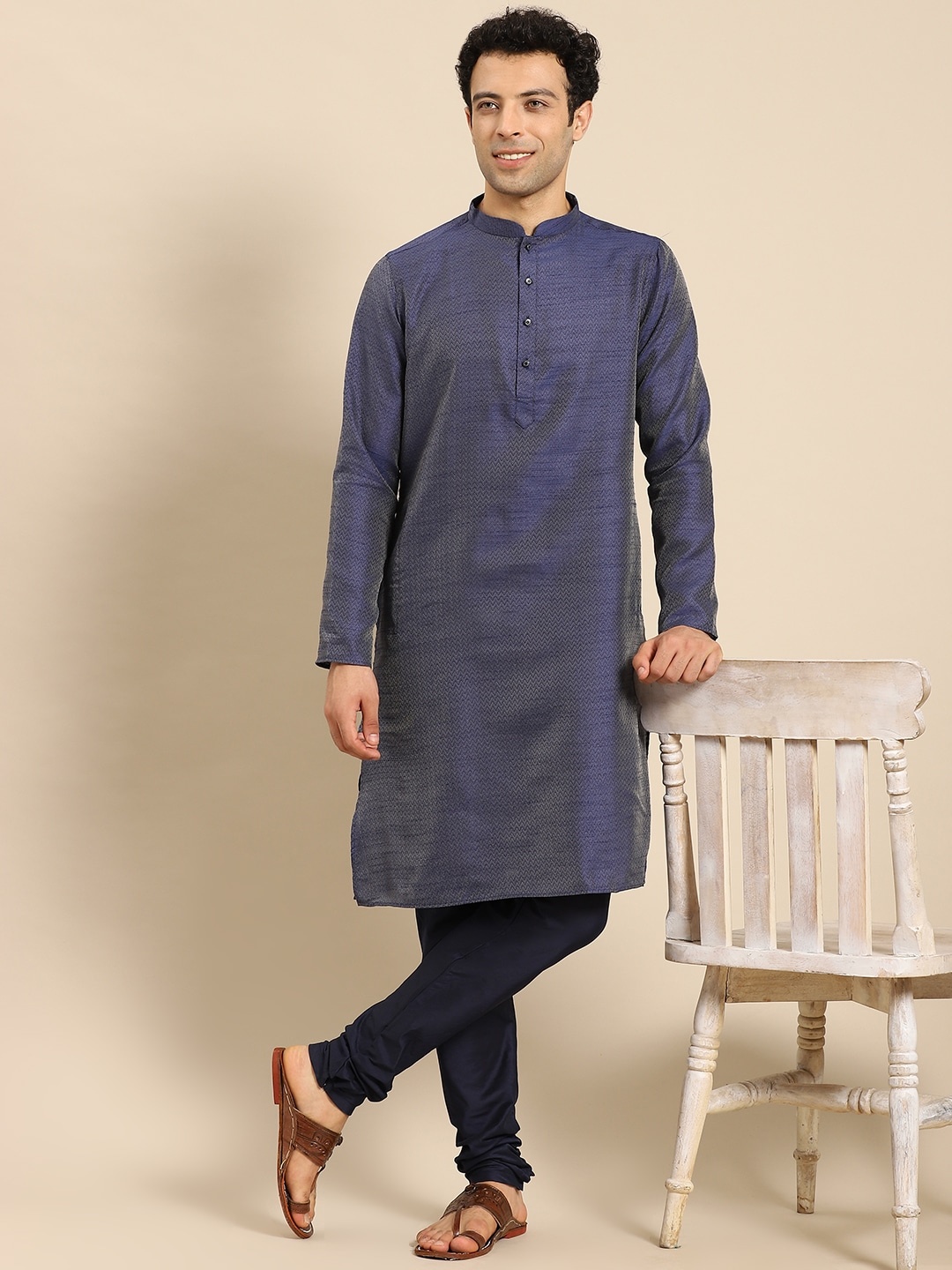 

Amodh by Kisah Men Navy Blue Kurta with Churidar