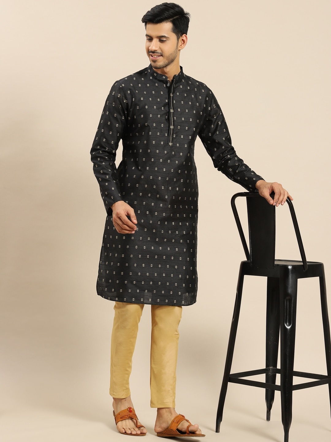 

Amodh by Kisah Men Black Kurta with Churidar