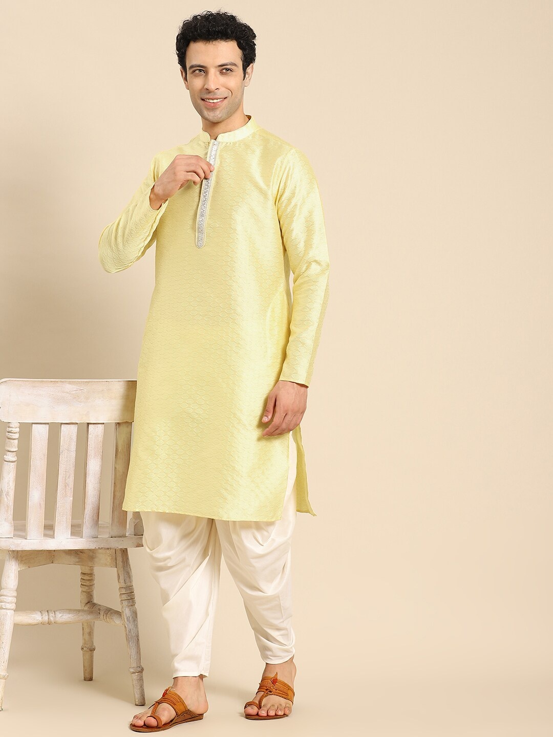 

Amodh by Kisah Men Yellow Ethnic Motifs Kurta with Patiala