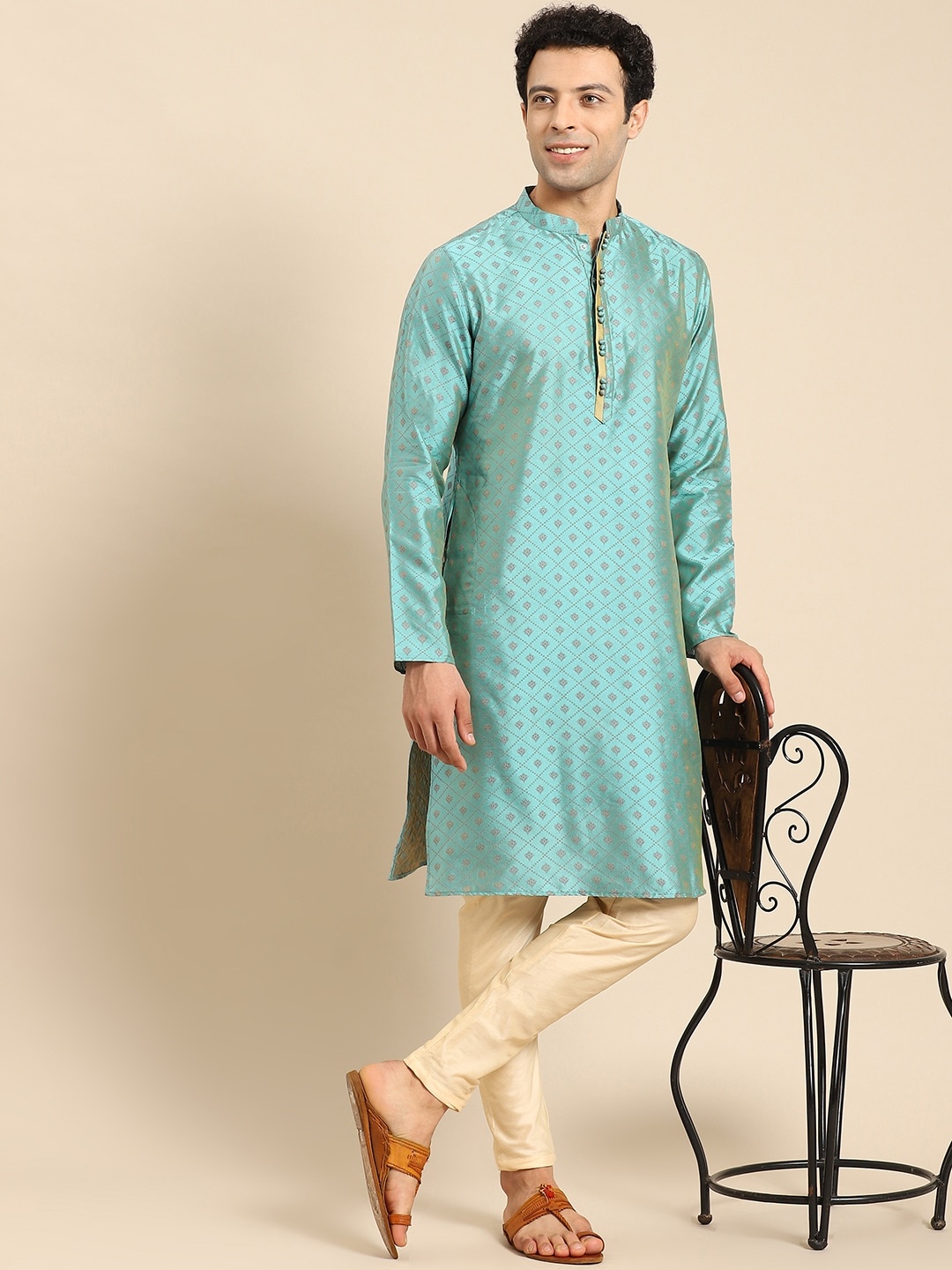 

Amodh by Kisah Men Turquoise Blue Ethnic Motifs Kurta with Churidar