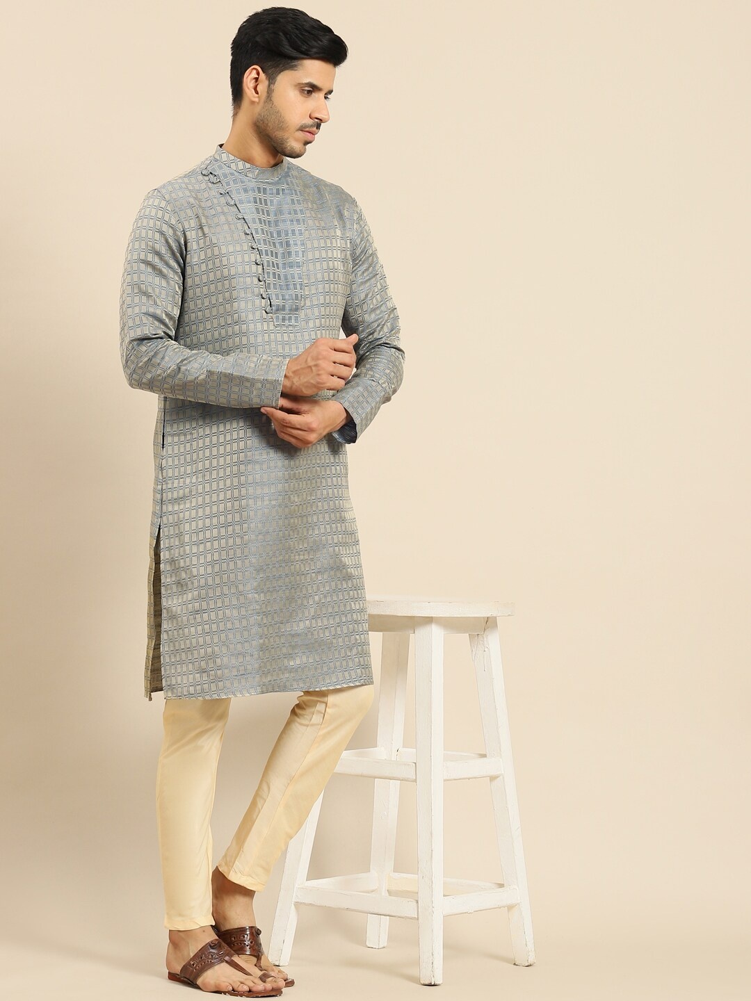 

Amodh by Kisah Men Grey Kurta with Trousers