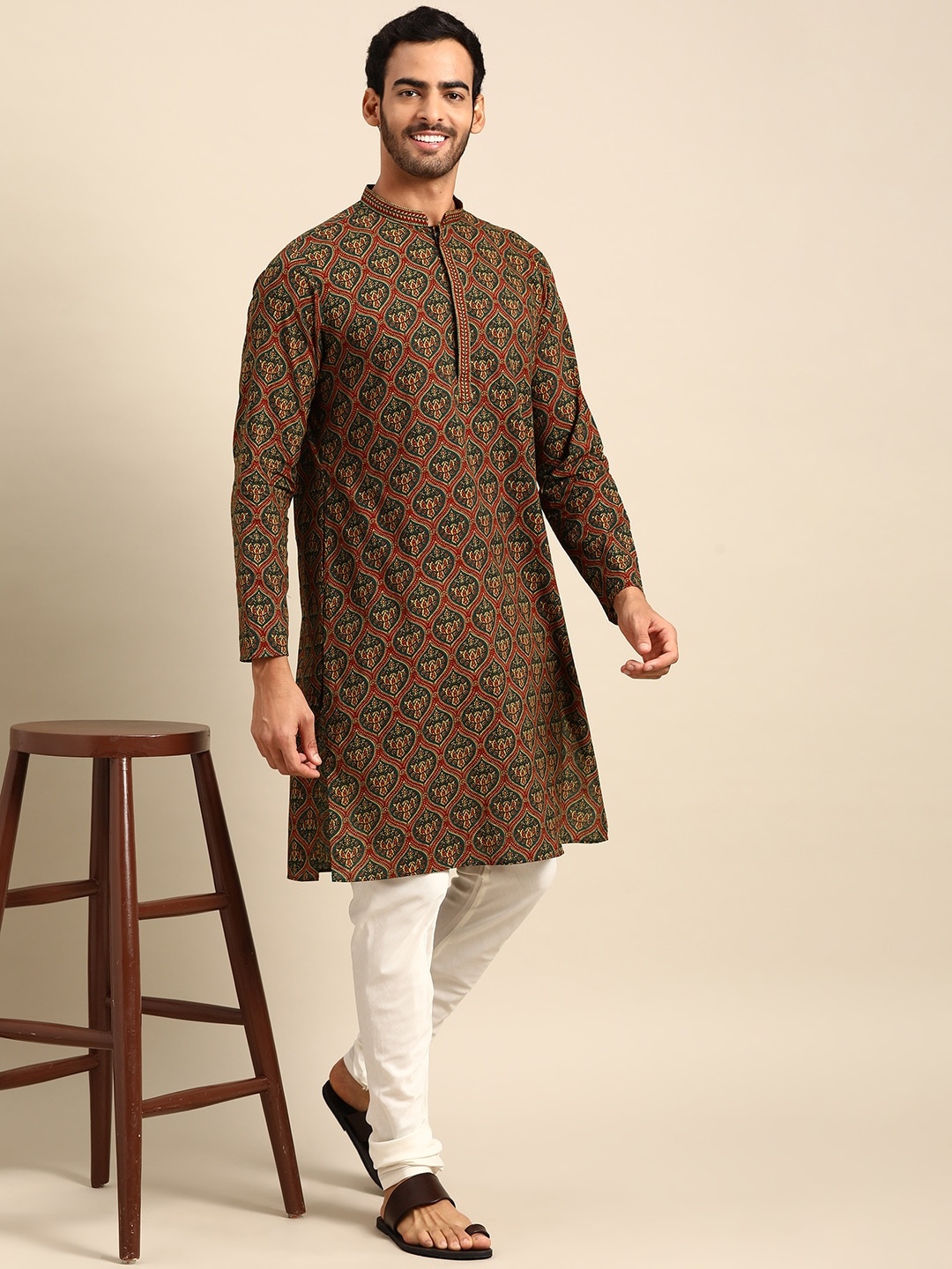 

Amodh by Kisah Men Blue Printed Kurta with Churidar