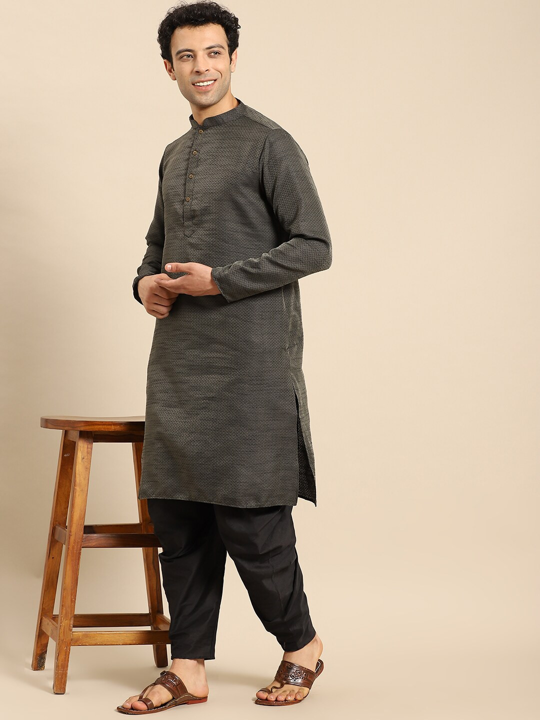

Amodh by Kisah Men Charcoal Grey Kurta with Patiala
