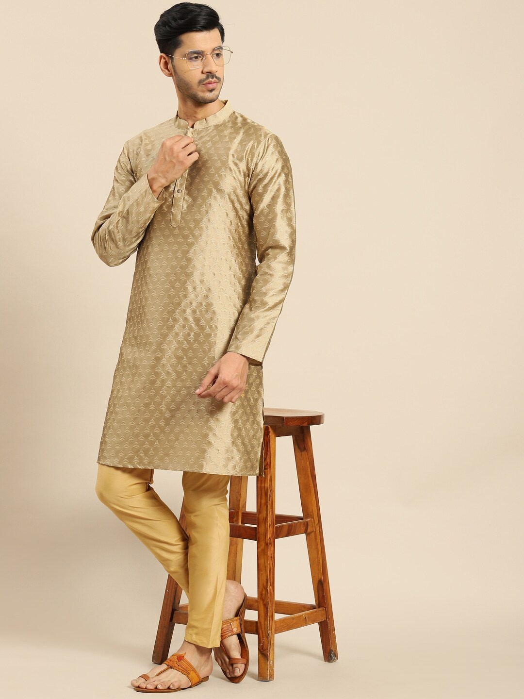 

Amodh by Kisah Men Golden Embroidered Kurta with Trousers, Gold