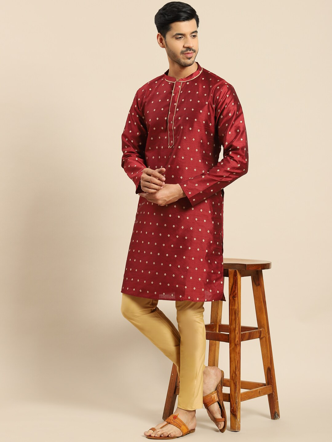 

Amodh by Kisah Men Ethnic Motifs Kurta With Trousers, Maroon