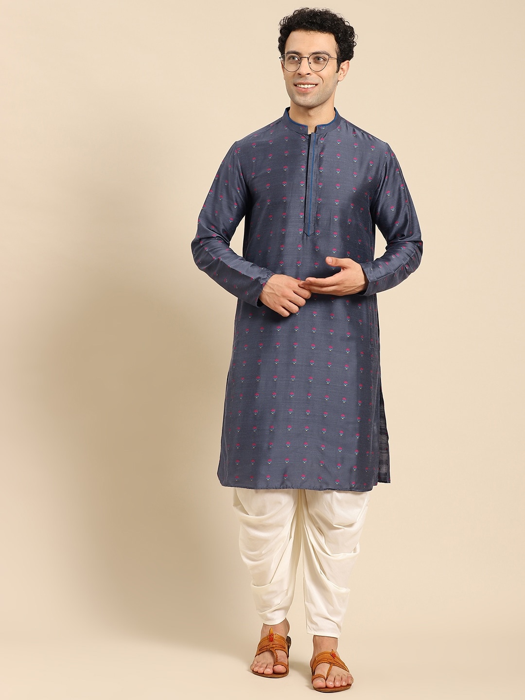 

Amodh by Kisah Men Navy Blue & Pink Ethnic Motifs Embroidered Kurta with Patiala