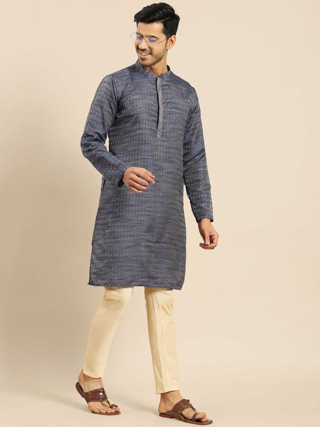 

Amodh by Kisah Men Blue Woven Design Kurta with Pyjamas