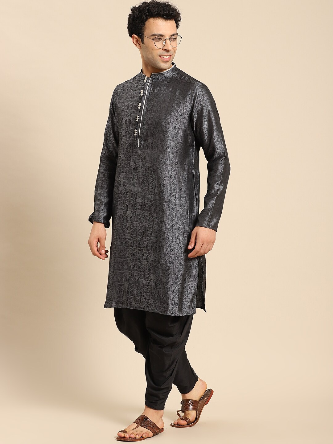 

Amodh by Kisah Men Charcoal Grey Ethnic Motifs Kurta with Dhoti Pants
