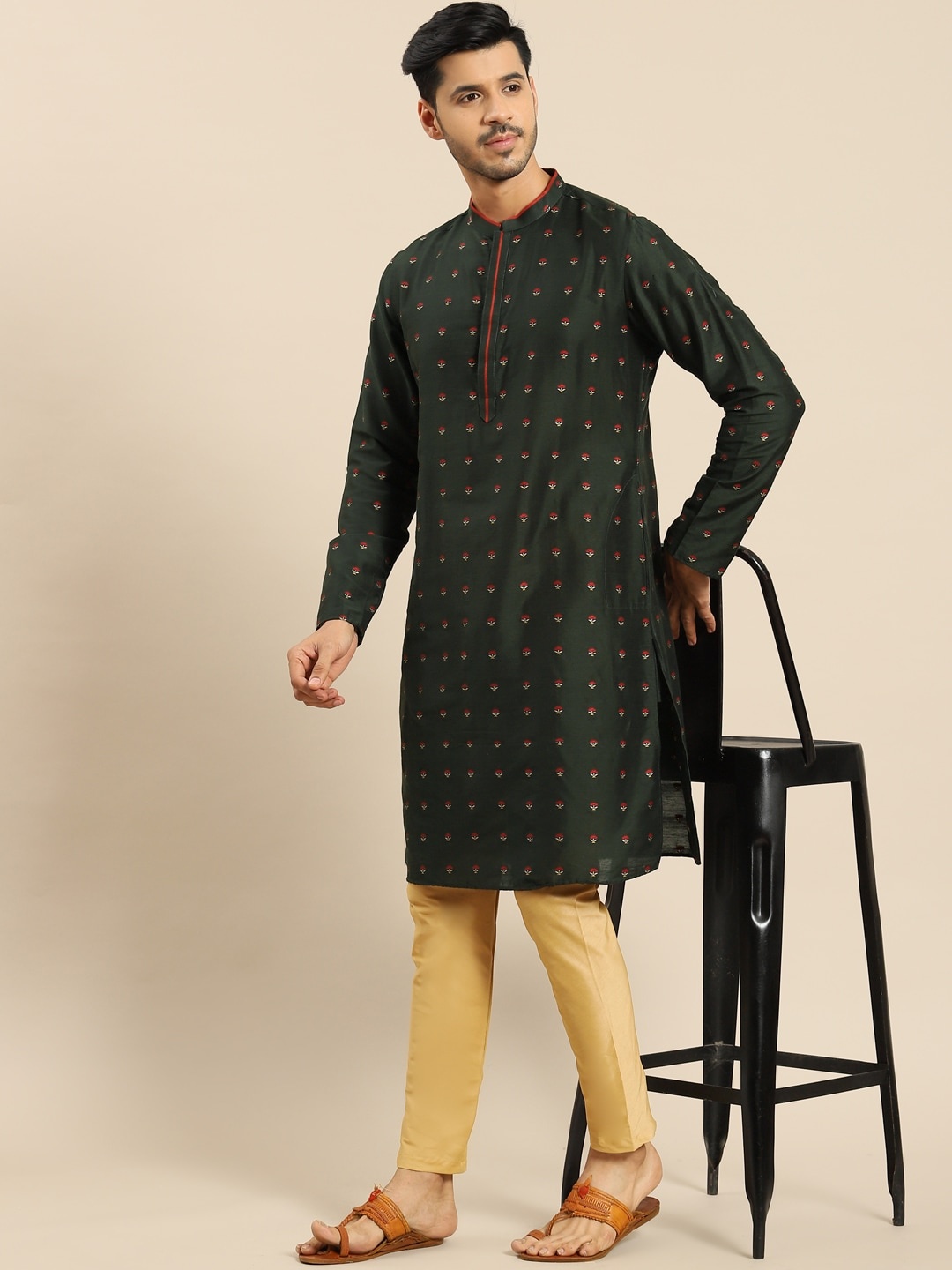 

Amodh by Kisah Men Green Ethnic Motifs Kurta with Trousers