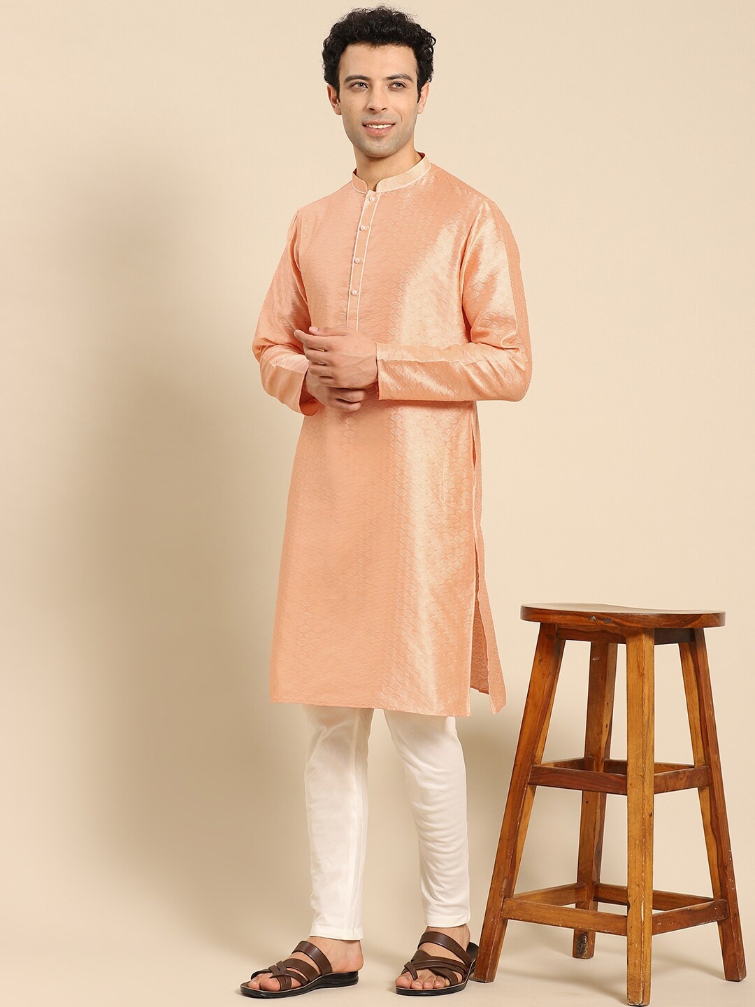 

Amodh by Kisah Men Peach-Coloured Ethnic Motifs Kurta with Trousers