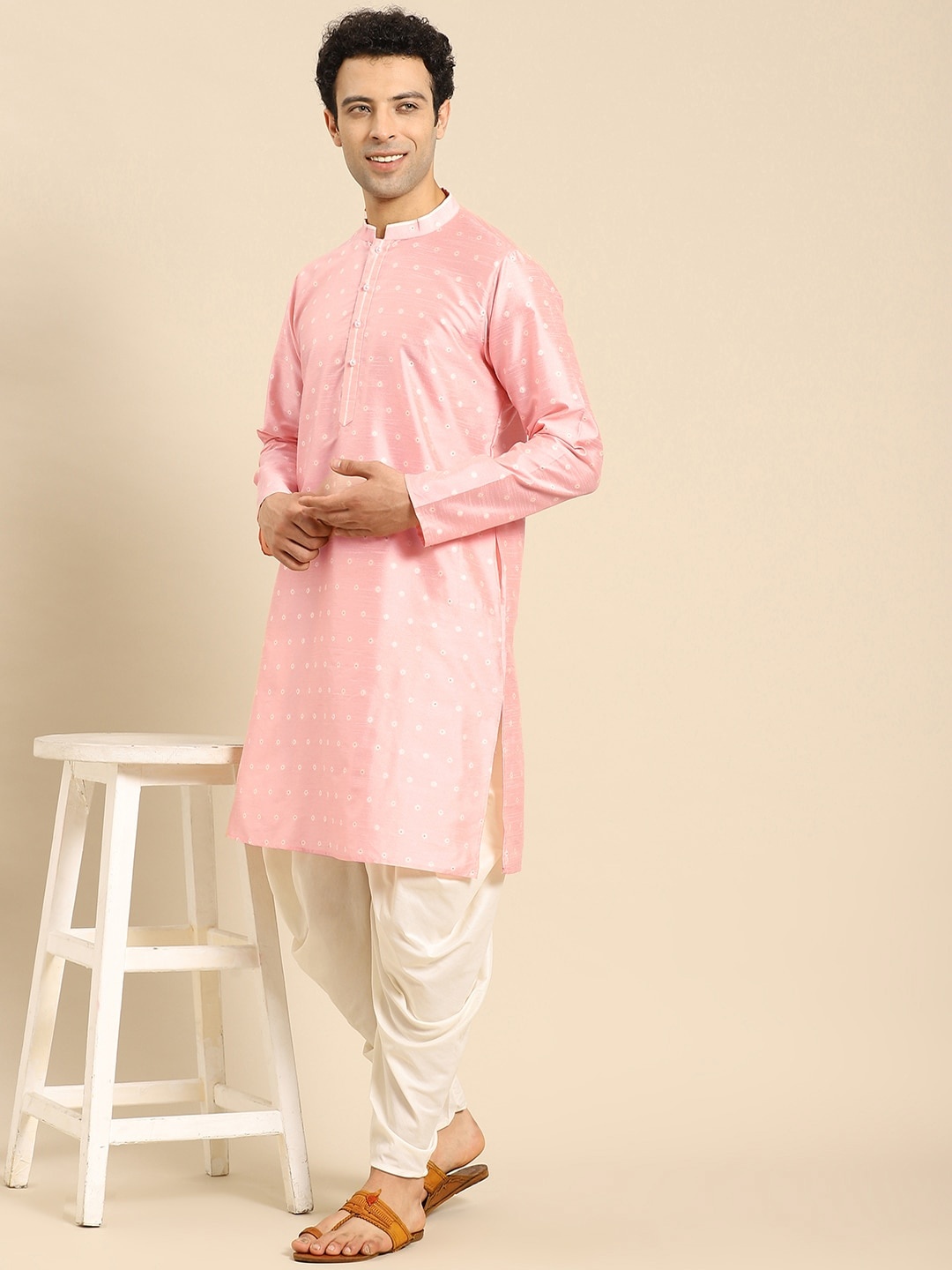

Amodh by Kisah Men Pink Ethnic Motifs Kurta with Patiala