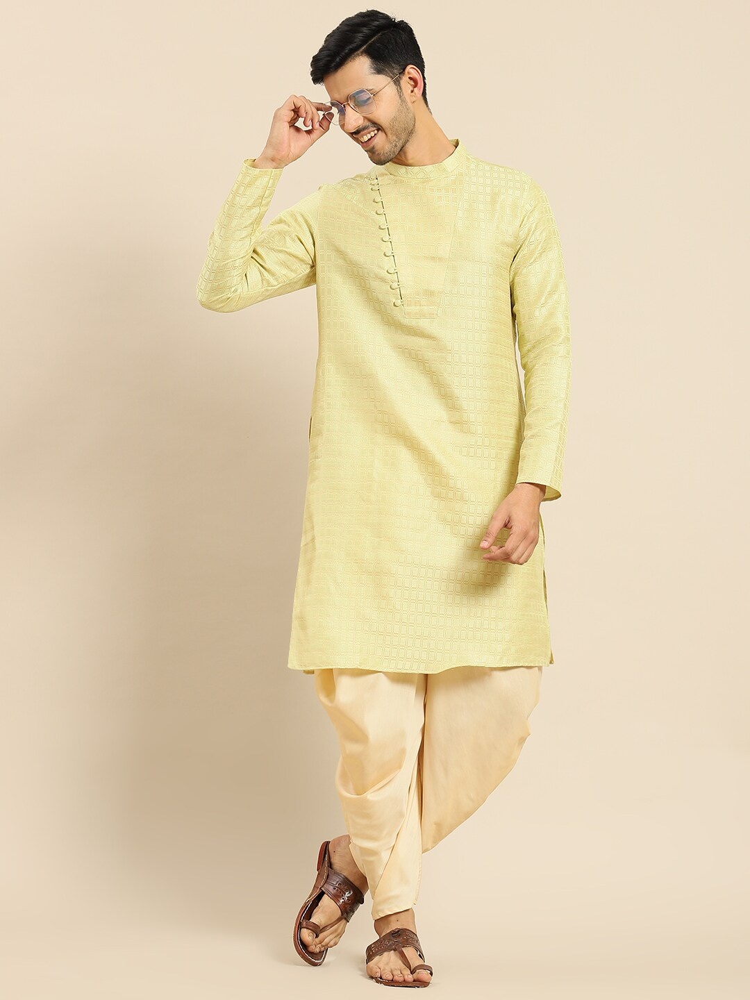 

Amodh by Kisah Men Kurta With Dhoti Pants, Green