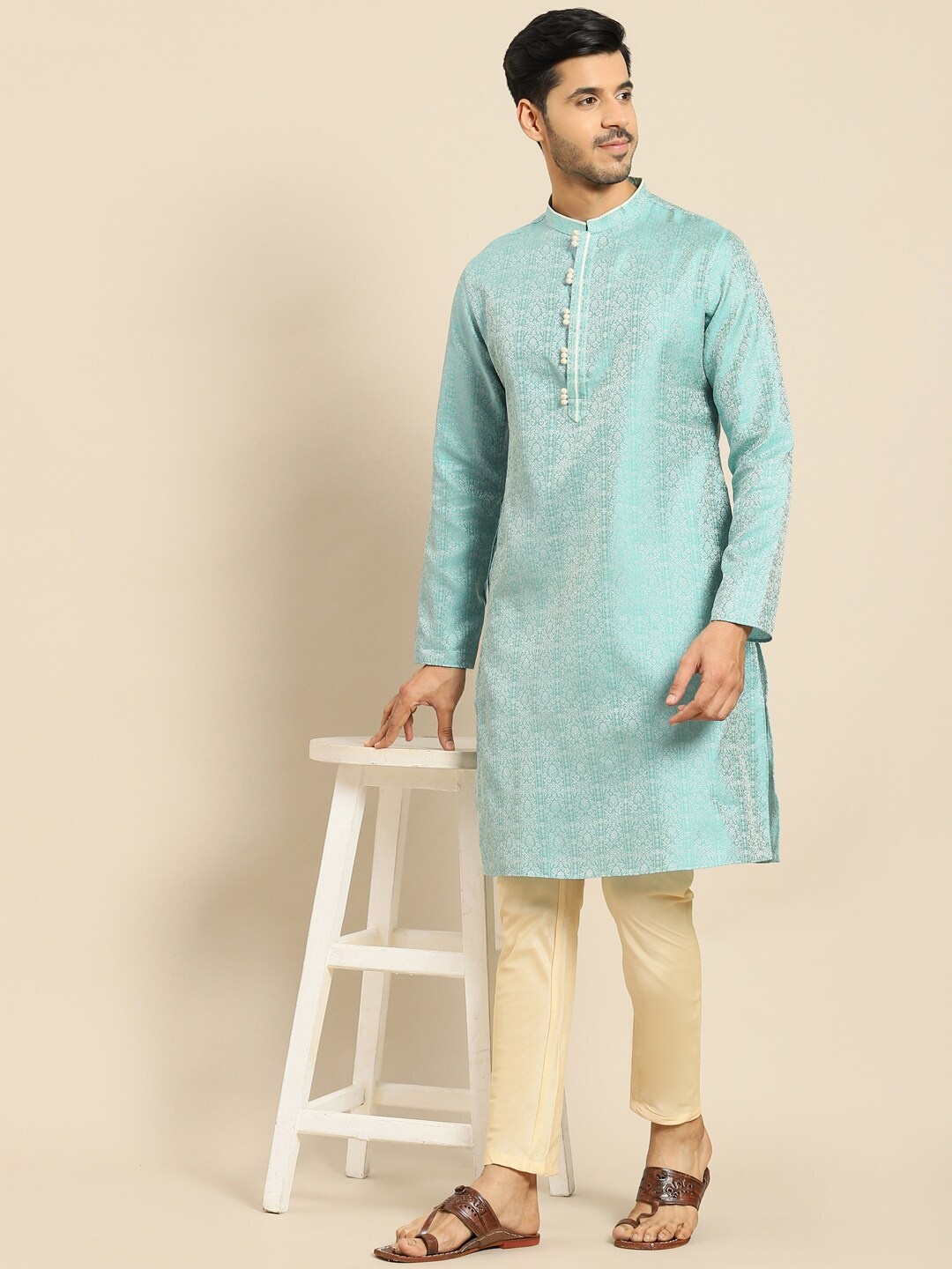 

Amodh by Kisah Men Turquoise Blue Ethnic Motifs Kurta with Trousers