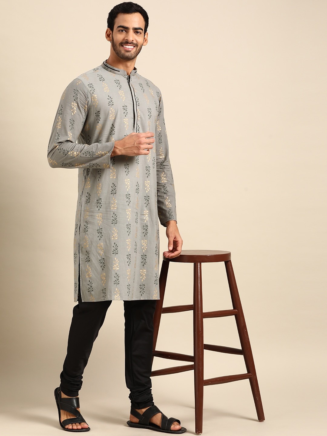 

Amodh by Kisah Men Green Ethnic Motifs Printed Kurta with Churidar