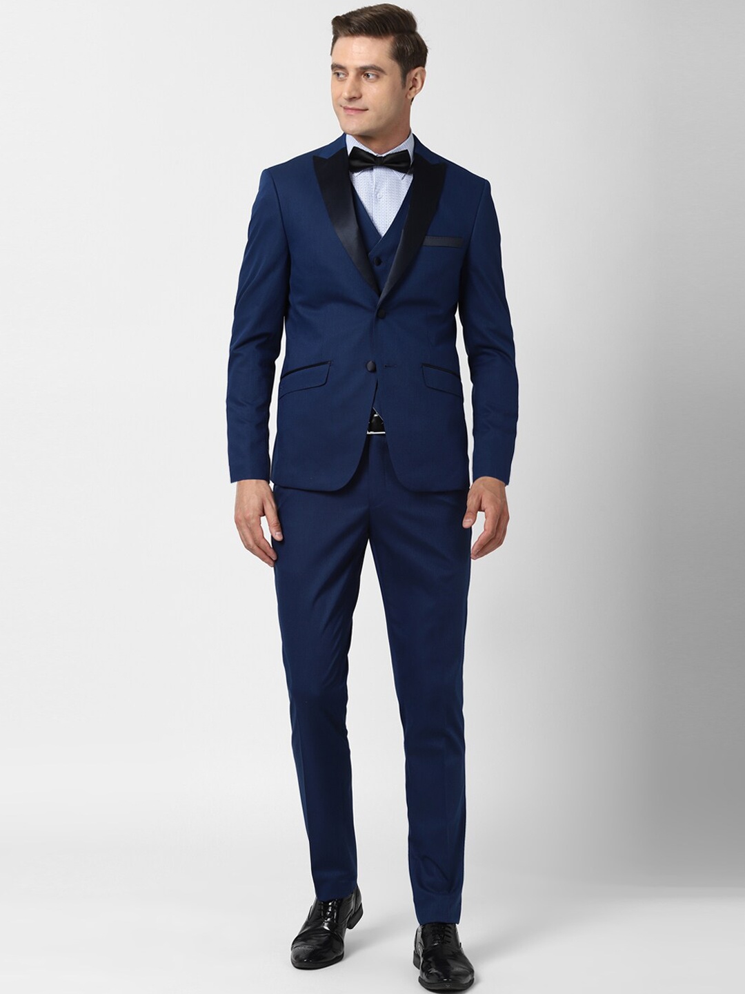 

Peter England Elite Men Navy Blue Solid Slim Fit Single Breasted 3 Piece Suits