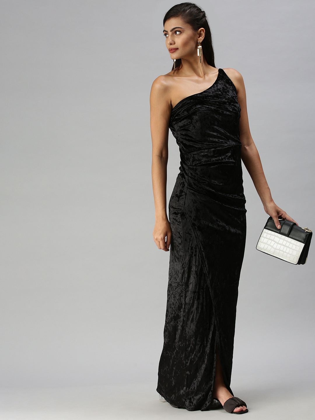 

SHOWOFF Black Velvet Maxi Dress