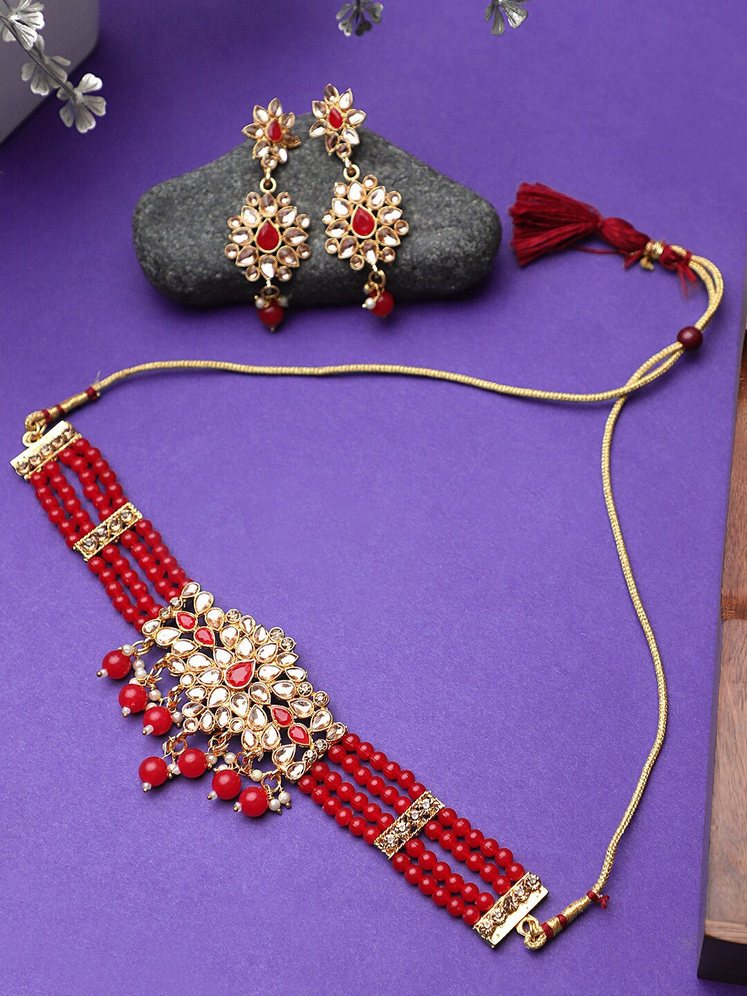 

STEORRA JEWELS Gold-Plated Red & White Kundan-Studded & Beaded Jewellery Set