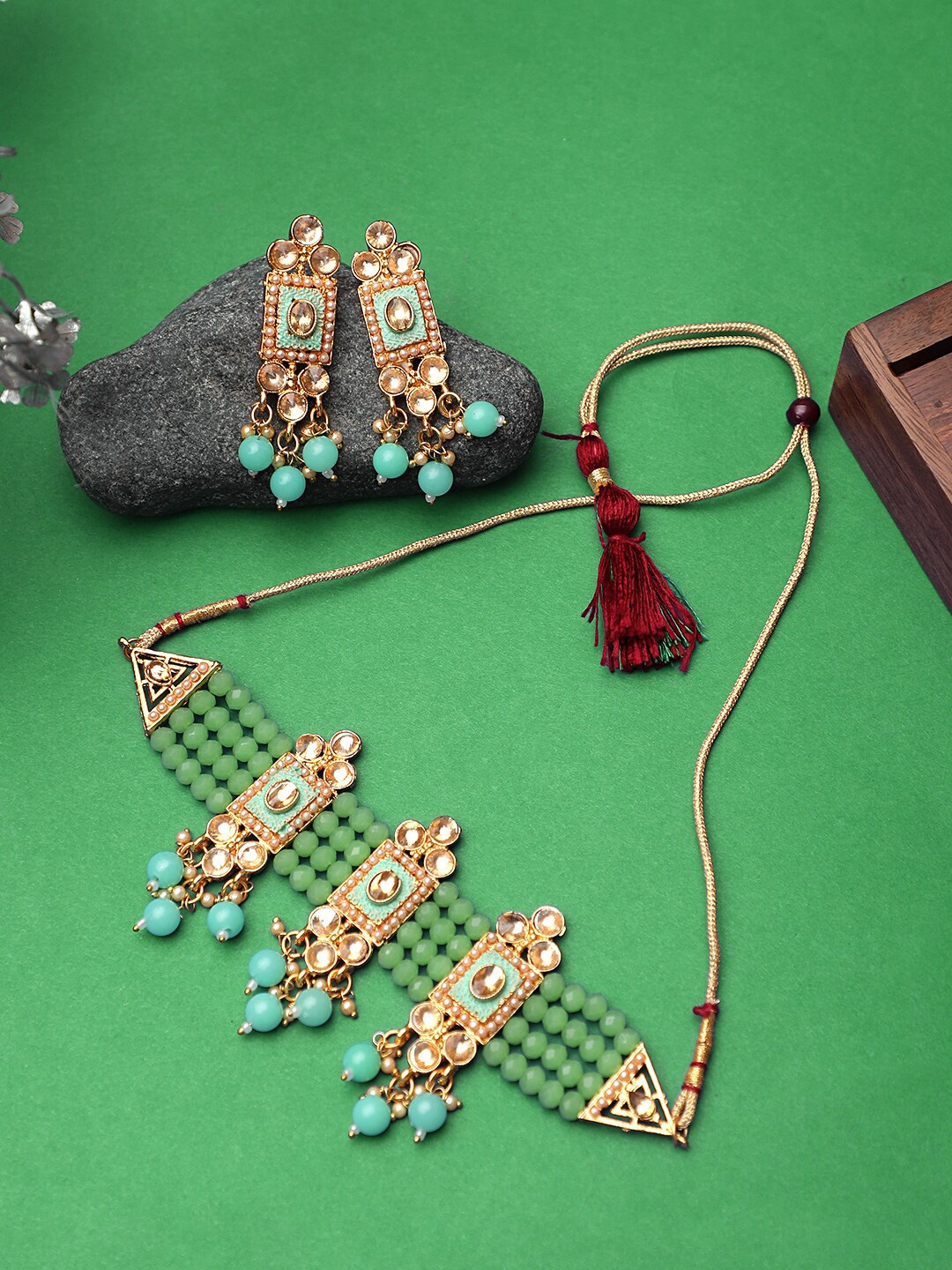 

STEORRA JEWELS Gold-Plated White & Green Kundan-Studded & Beaded Jewellery Set