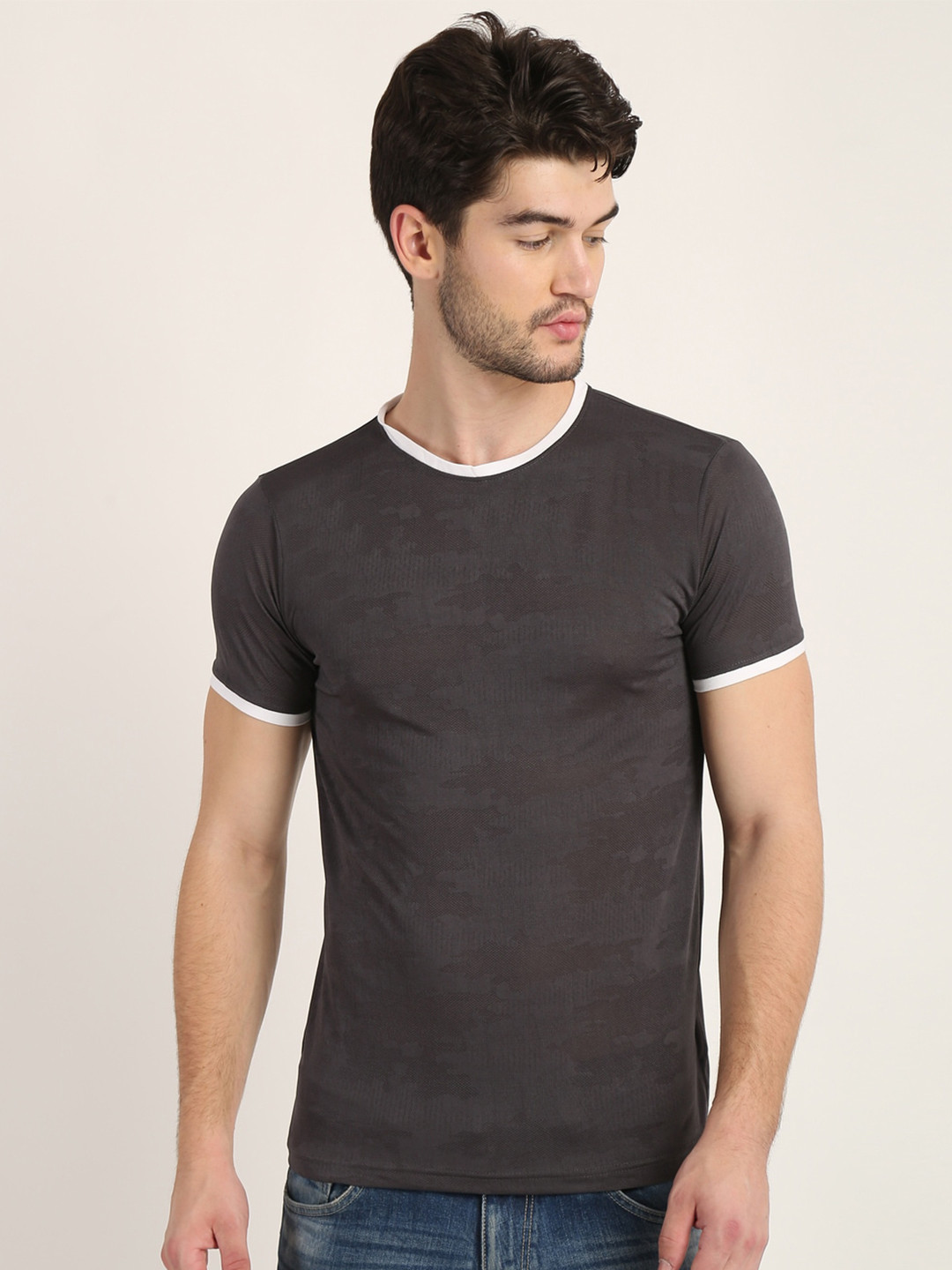 

COLVYNHARRIS JEANS Men Grey Raw Edge Camouflage Print Round Neck Short Sleeve T-shirt