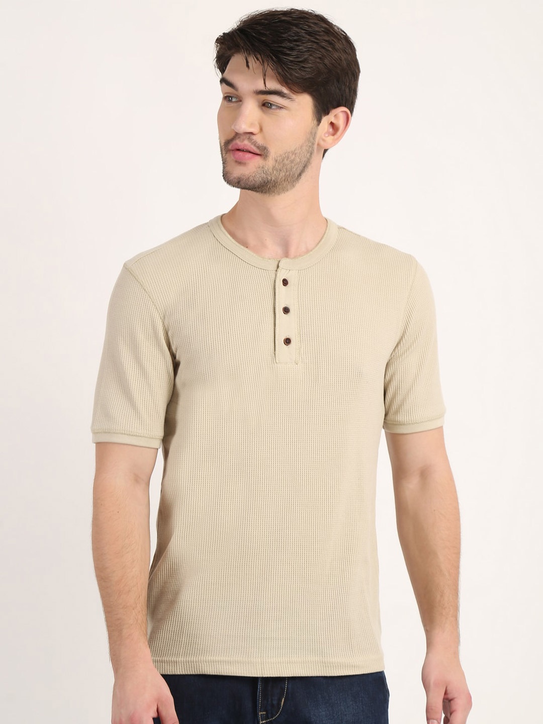 

COLVYNHARRIS JEANS Men Off White Henley Neck Raw Edge T-shirt
