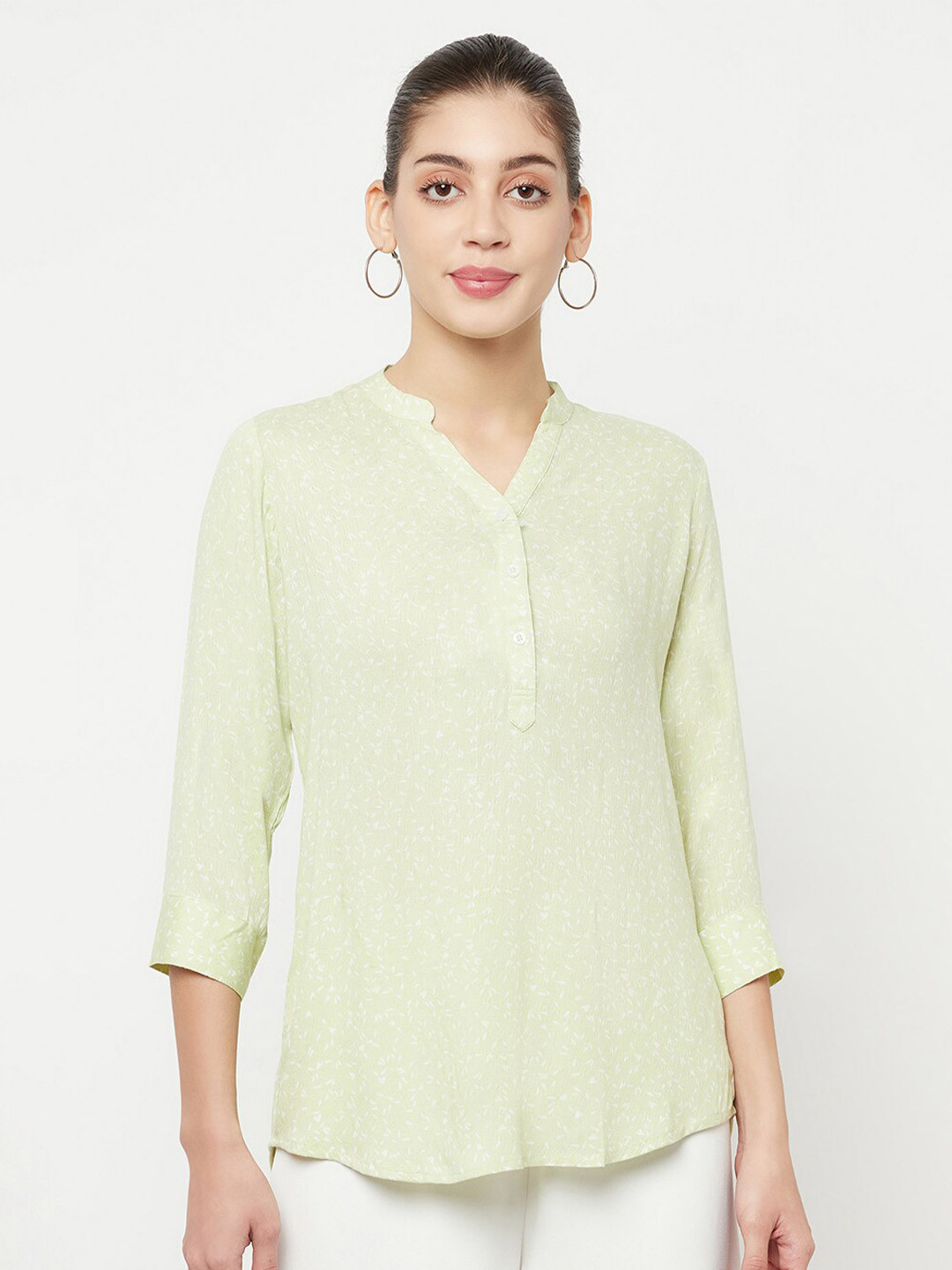 

Crimsoune Club Women Green & White Floral Print Mandarin Collar Top