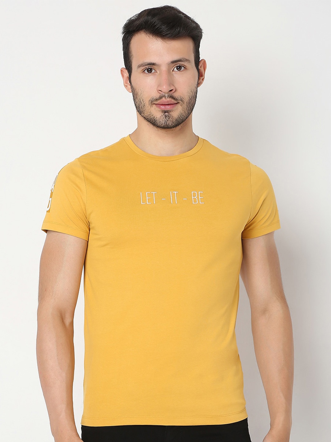 

Rex Straut Jeans Men Yellow Typography Slim Fit T-shirt