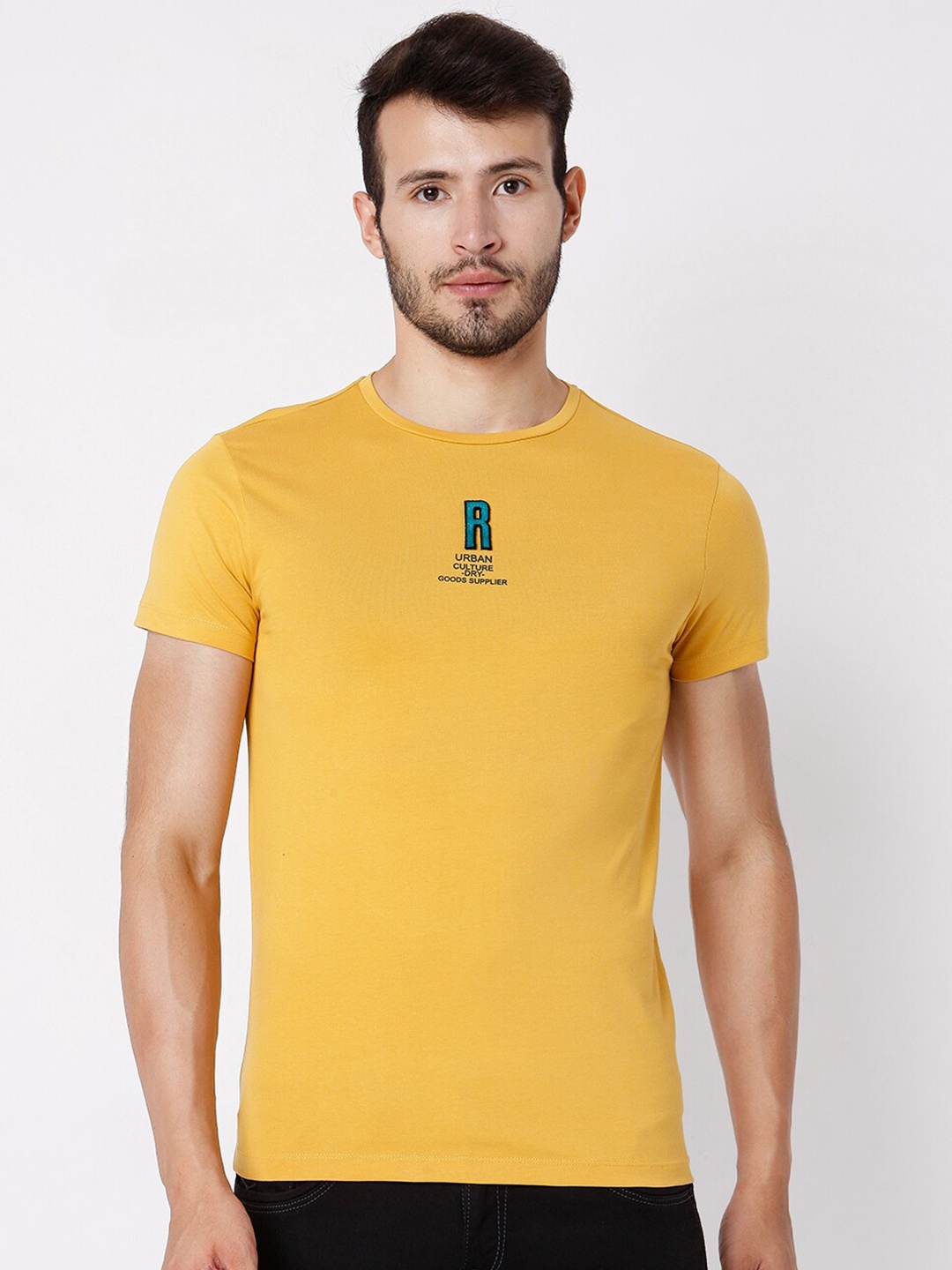 

Rex Straut Jeans Men Yellow Typography Applique Slim Fit T-shirt