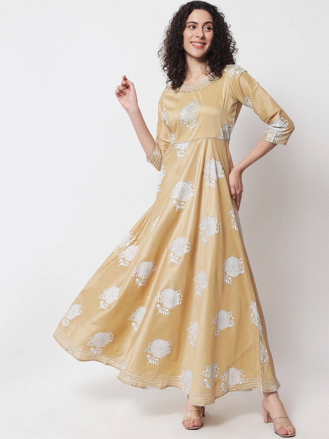 

Ramas Women Beige Dyed Floral Thread Work Chanderi Silk Kurta