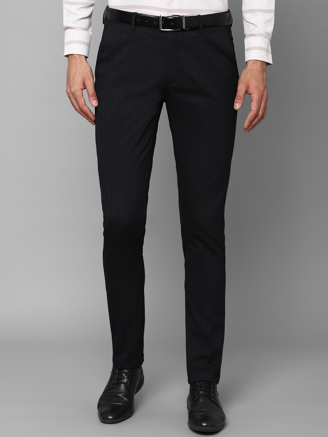 

Louis Philippe Men Black Solid Slim Fit Trouser
