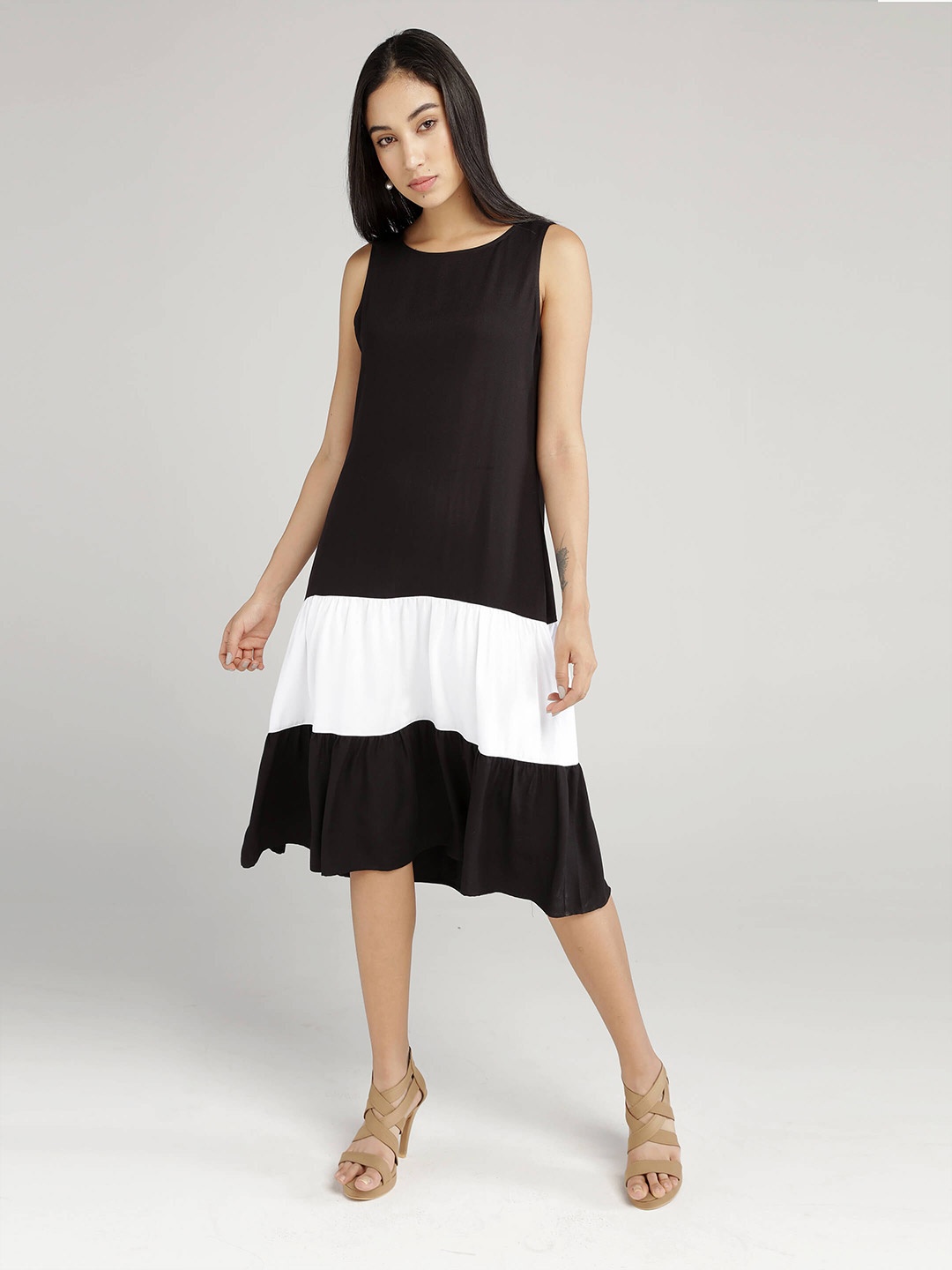 

IDK Women Black & White Colourblocked Drop Waist Dress