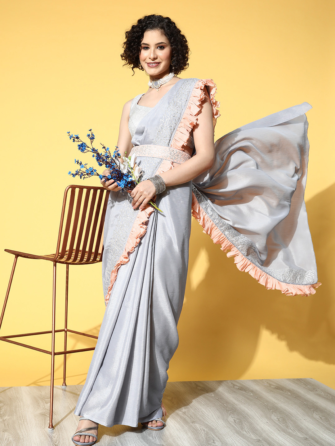 

Yufta Solid Saree with Embroidered Belt, Grey