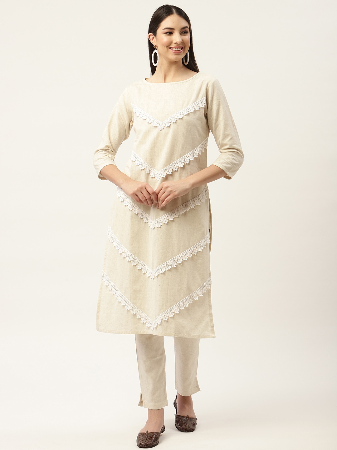

FABNEST Women Cream-Coloured Lace Detail Pure Cotton Kurta with Trousers