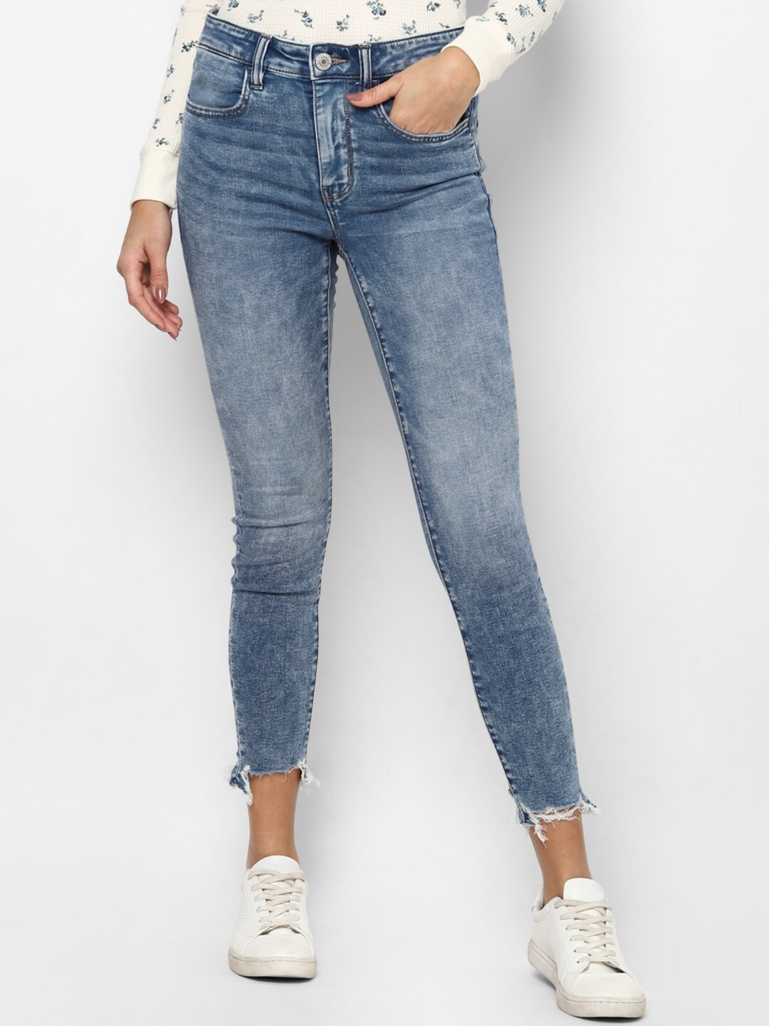 

AMERICAN EAGLE OUTFITTERS Women Blue Heavy Fade Cropped Jeans