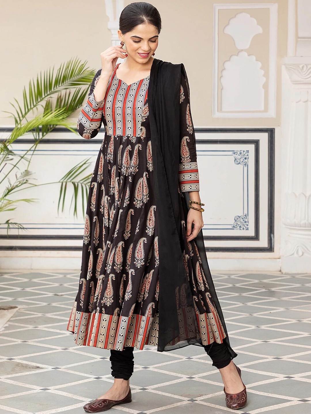 

Ambraee Women Black Paisley Printed Pure Cotton Kurta With Dupatta