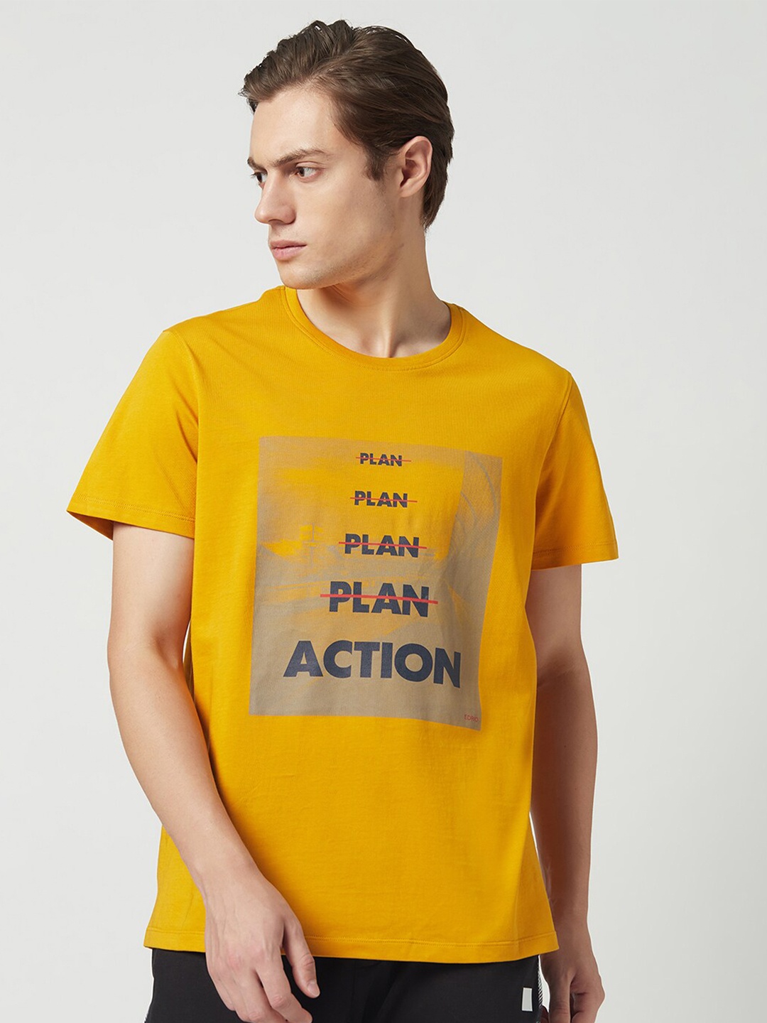 

EDRIO Men Mustard Yellow Typography Printed Pure Cotton Applique Outdoor T-shirt