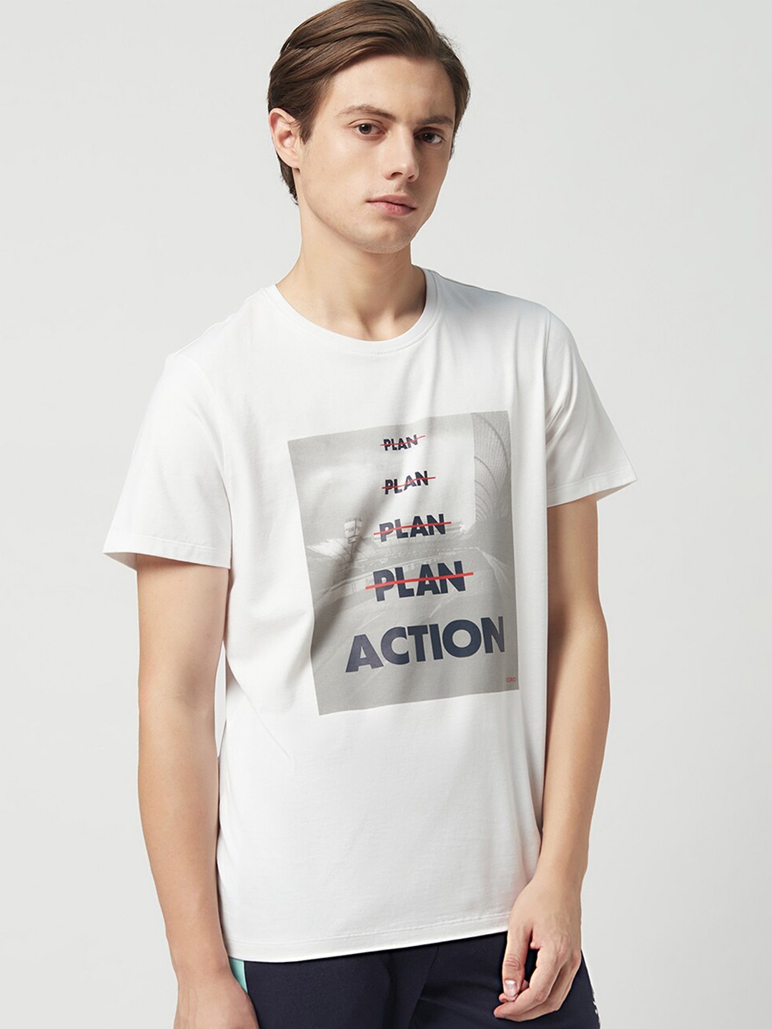 

EDRIO Men White Typography Printed Pure Cotton T-shirt