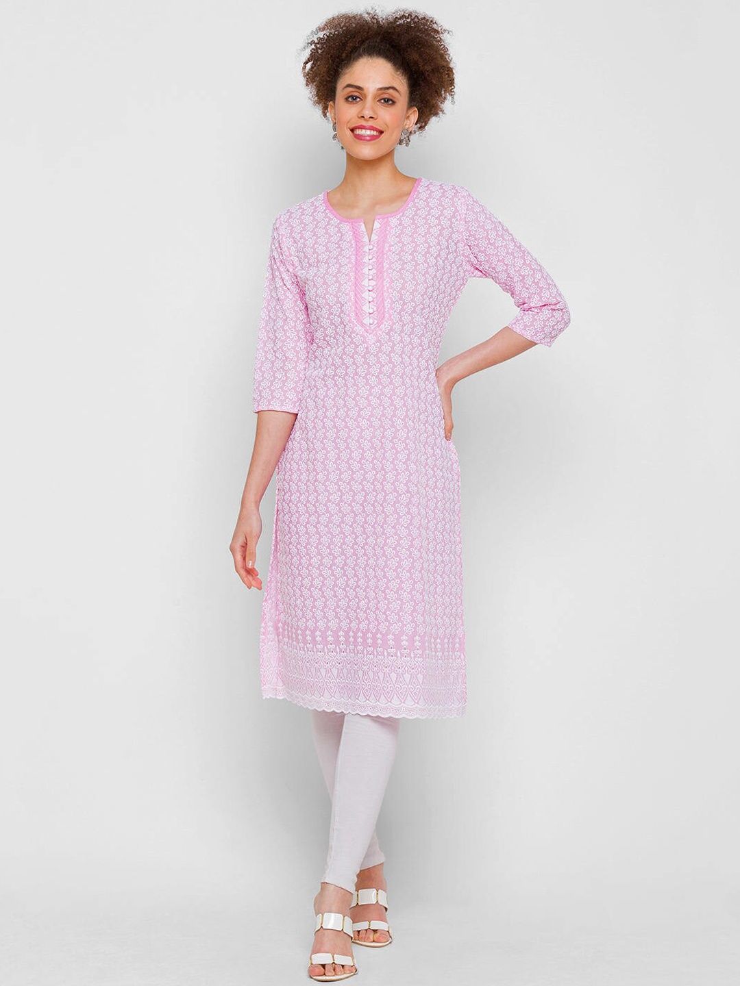 

ZOLA Women Pink Geometric Embroidered Keyhole Neck Flared Sleeves Thread Work Anarkali Kurta