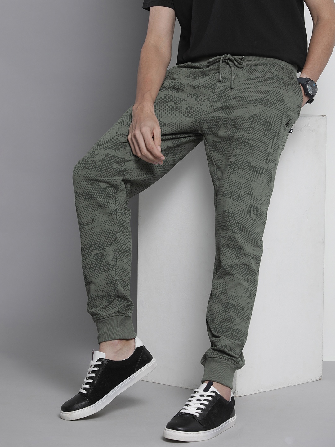 

Nautica Men Olive Green Camouflage Printed Joggers