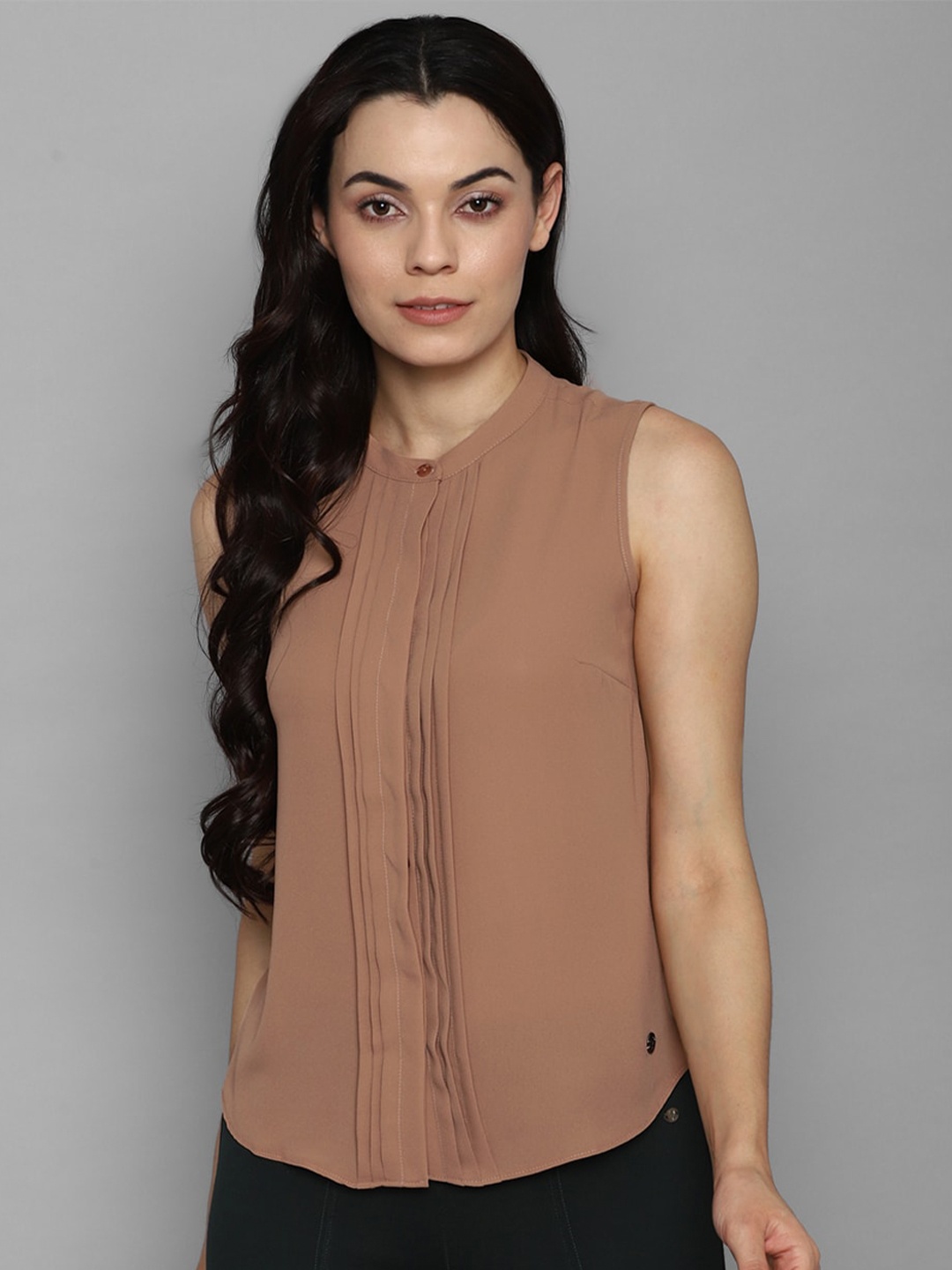 

Allen Solly Woman Brown Solid Mandarin Collar Regular Top