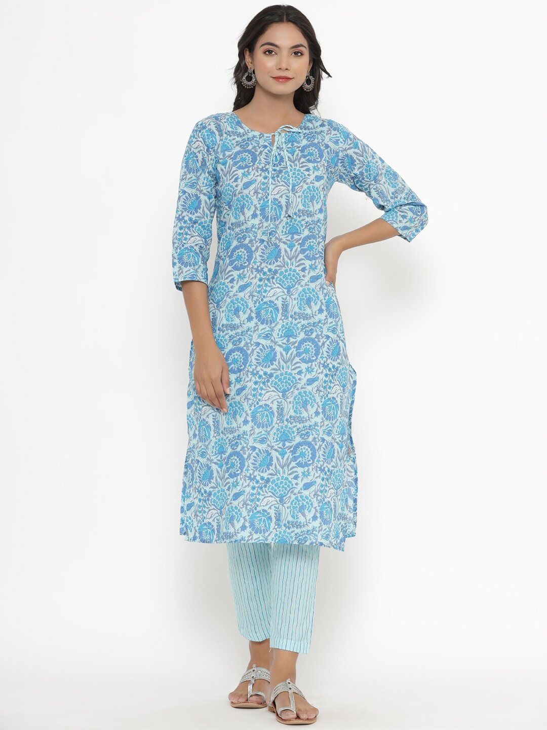

PK Fashions Women Blue Floral Printed Pure Cotton Kurta with Trousers