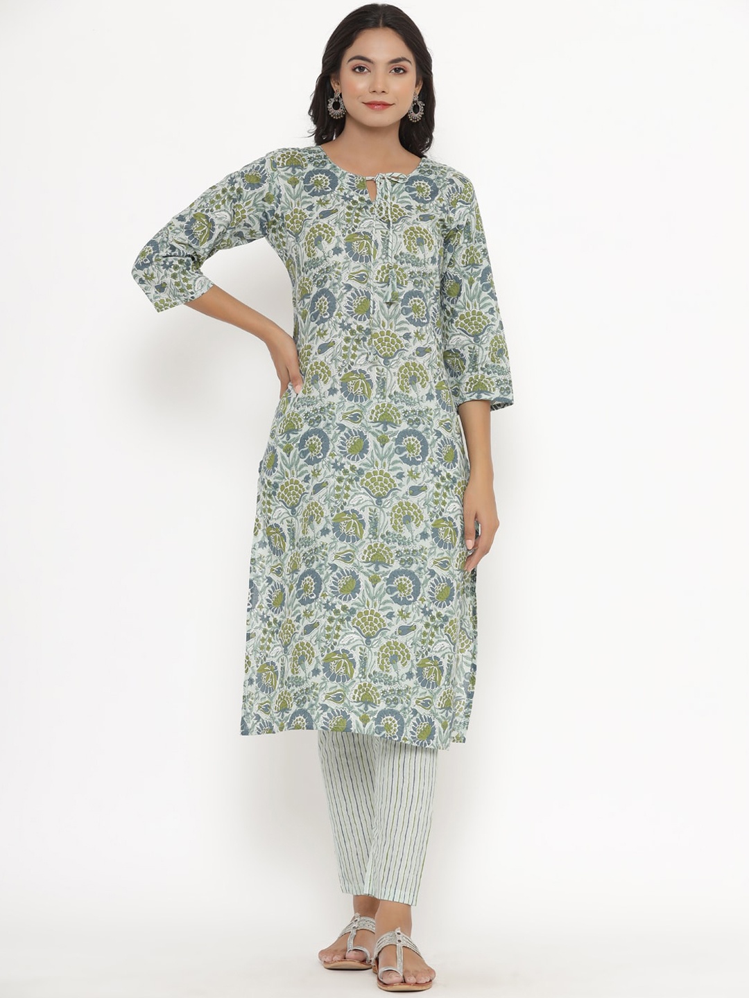 

PK Fashions Women Green Floral Printed Pure Cotton Kurta with Trousers